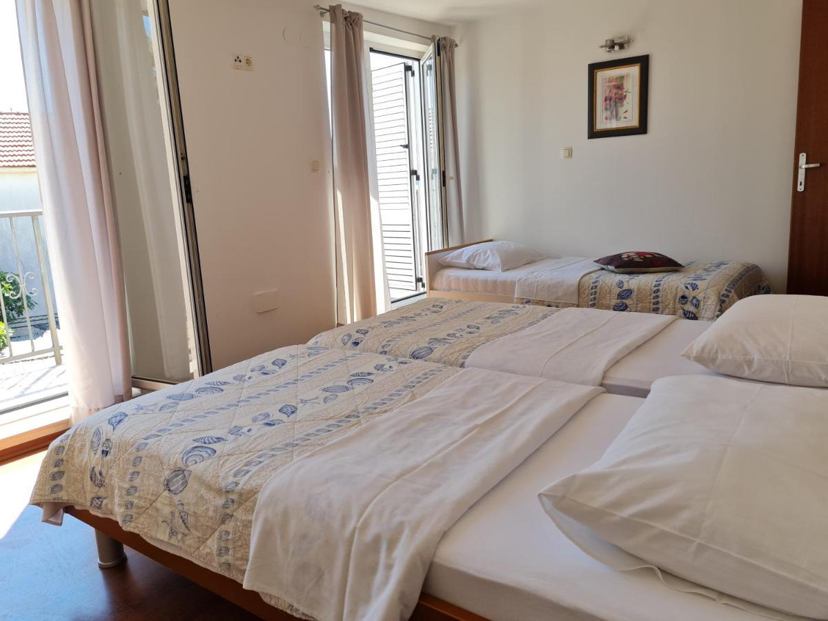 Nomi Brodarica (Sibenik-Knin)