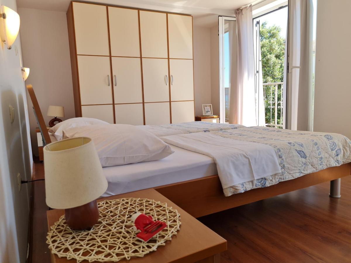 Nomi Brodarica (Sibenik-Knin)