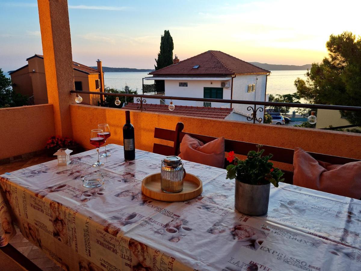 Nomi * Brodarica (Sibenik-Knin)